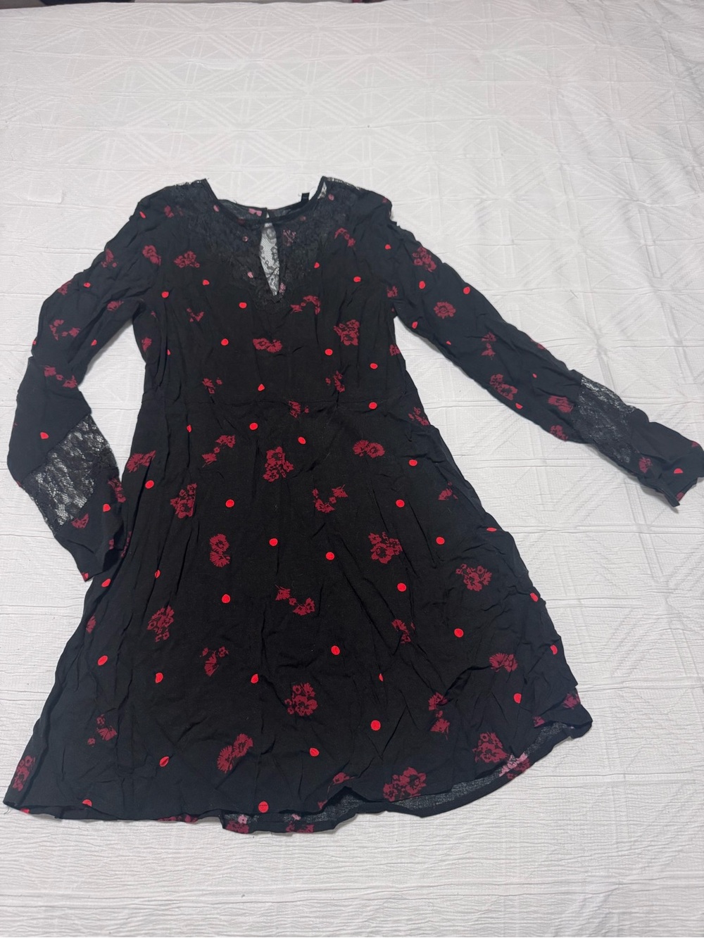 Express, women’s Black & Red Floral Long-Sleeve Women's Dress
